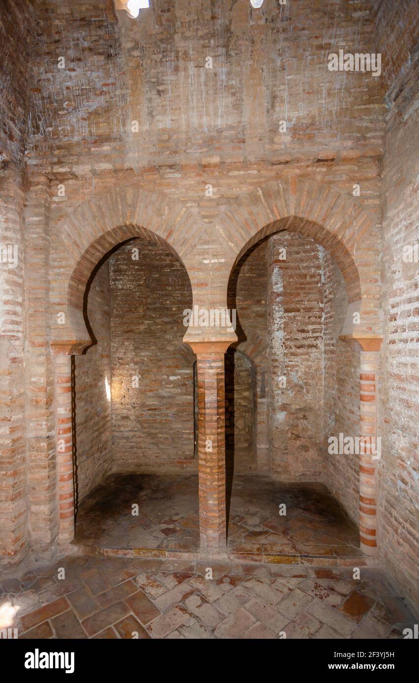 Innenmauerwerk und Bögen der alten Moschee Bäder, als Dampfbad (Hamman) in der Alhambra, Granada, Andalusien, Südspanien verwendet Stockfoto