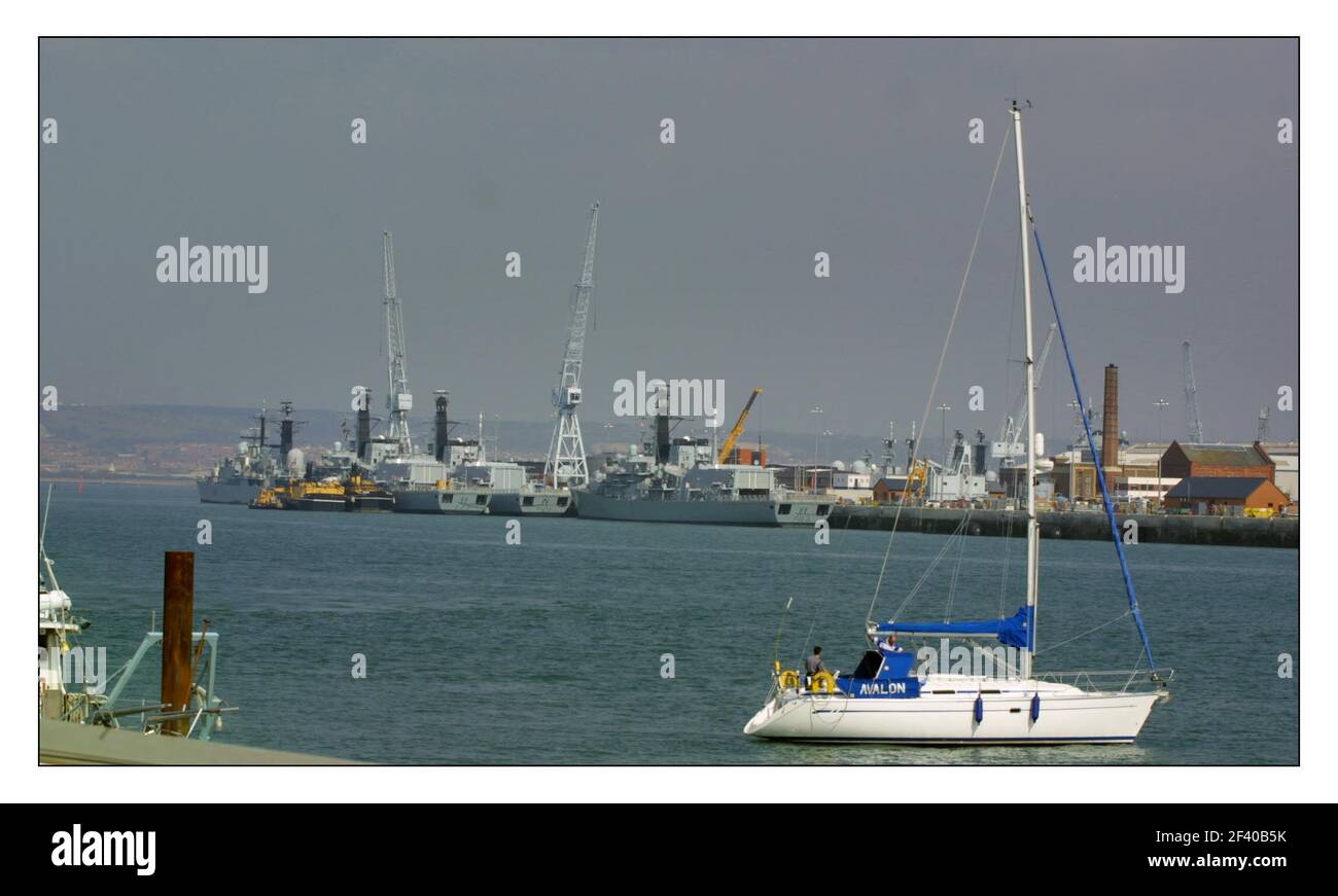 Schiffswerften in Portsmouth Schuss von Gosprt.pic David Sandison 25/3/2002 Stockfoto