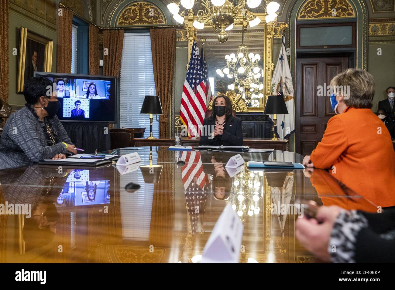 US-Vizepräsidentin Kamala Harris trifft sich mit Arbeitsführern im Feierlichen Büro des Vizepräsidenten im Eisenhower Executive Office Building in Washington, DC, USA, 18. März 2021. Zur Markierung WomenâÂ € Â™s Geschichte Monat und Durchgang der amerikanischen Rettungsplan Vice President Harris traf sich mit Randi Weingarten von der American Federation of Teachers, Liz Schuler von der American Federation of Labor und Kongress der industriellen Organisationen, Becky Pringle, von der National Education Association, Teresa Romero von United Farm Workers, Cindy Estrada von United Auto Workers, Mary Kay Henry von Servic Stockfoto