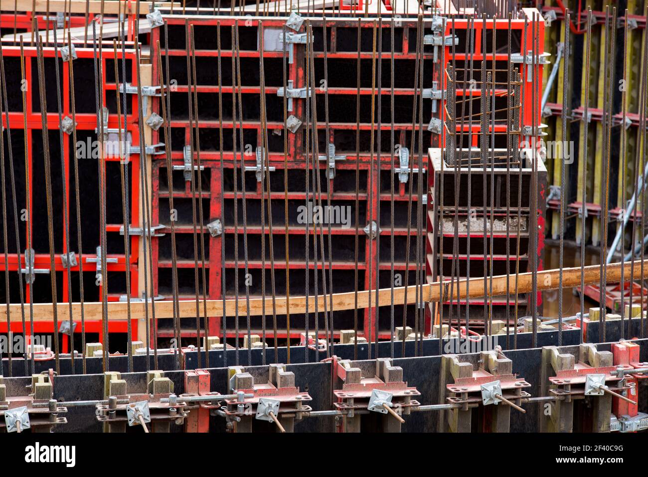 Schalung für Betonbau für runde oder gebogene Strukturen. Stockfoto