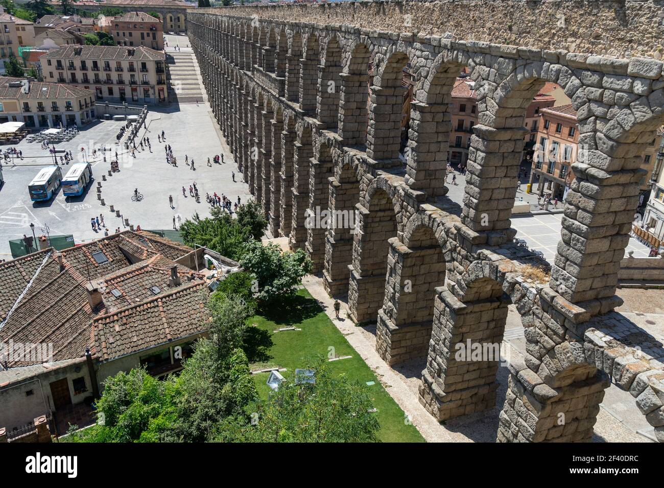 Blick auf das berühmte Aquädukt von Segovia. Römische Bau des 1. Jahrhunderts. Travel Concept. Spanien, Kastilien und Leon, Segovia. Stockfoto