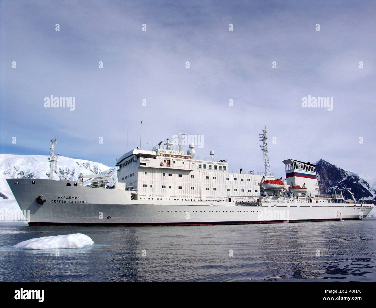 Das russische Forschungsschiff Akademik Sergey Vavilov ist bereit für die Reise von Ushuaia in die Antarktis, Tierra del Fuego, Argentinien Stockfoto