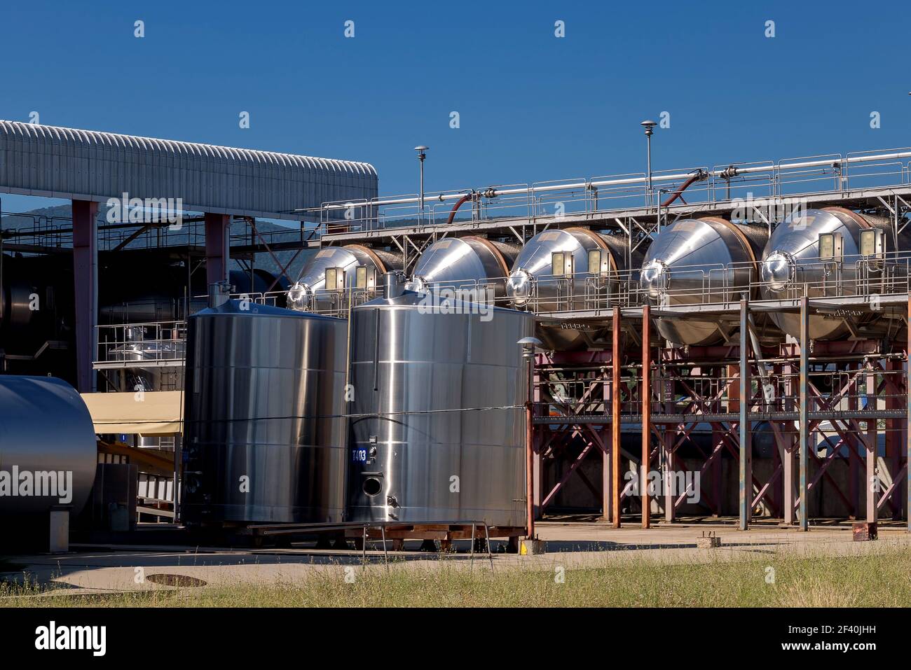 Weingut Mit Edelstahltanks Stockfoto