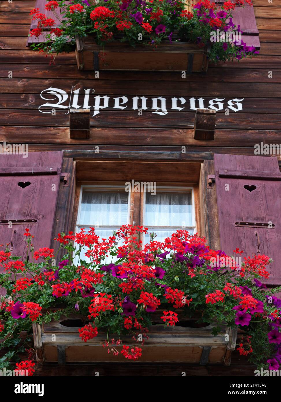 Swiss Flower Boxes Stockfotos und -bilder Kaufen - Alamy