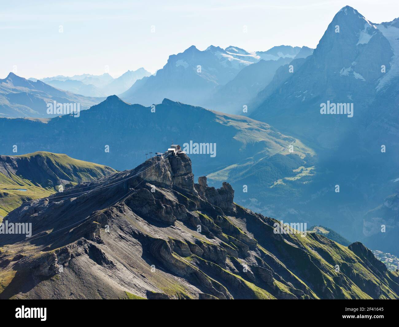 Schweiz Schilthorn Jungfrau Region. Blick vom Schilthorn, einem 2.970 Meter hohen Gipfel in den Berner Alpen in der Schweiz, oberhalb von Mürren. Stockfoto