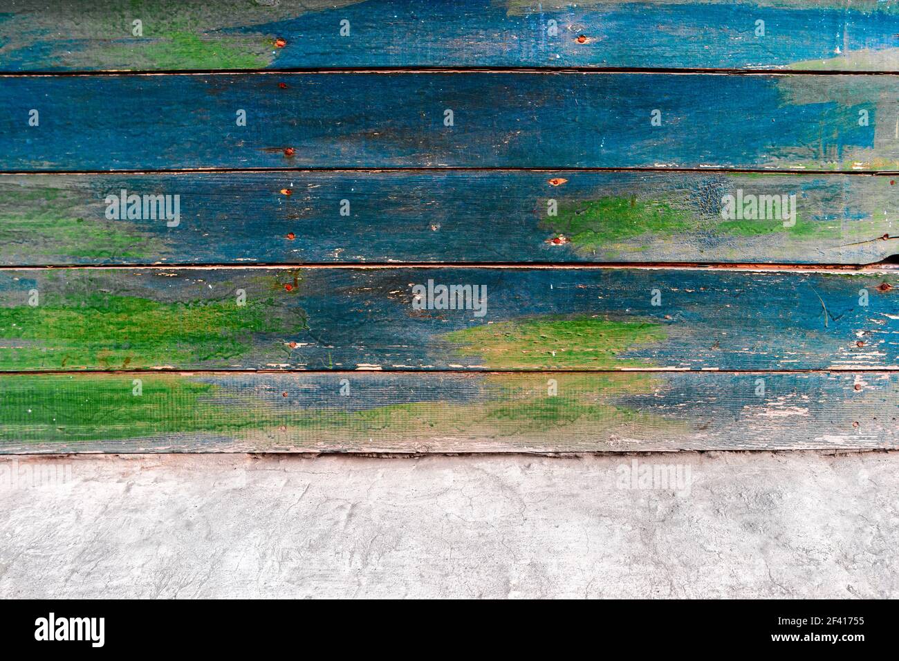 Vintage Holz grün und dunkelblau horizontale Bretter. Vorderansicht mit Kopierplatz, Platz für Text. Hintergrund für Ihr spezielles Design.. Vintage Holz grün und dunkelblau horizontale Bretter. Vorderansicht mit Kopierraum, Platz für Text für Ihr spezielles Design. Stockfoto