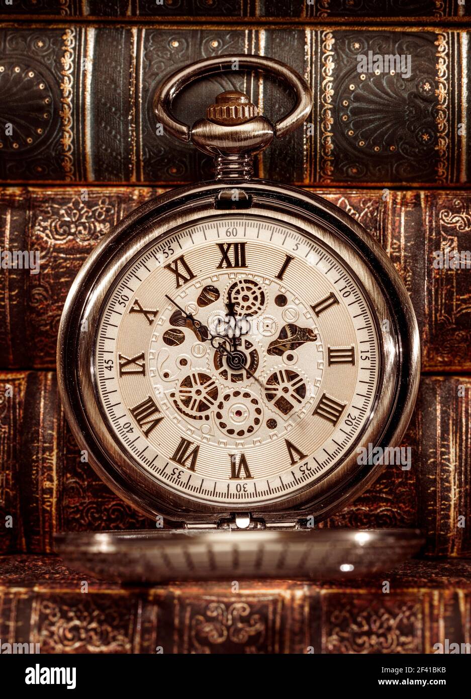 Antike Uhr Zifferblatt Nahaufnahme. Vintage Taschenuhr. Stockfoto