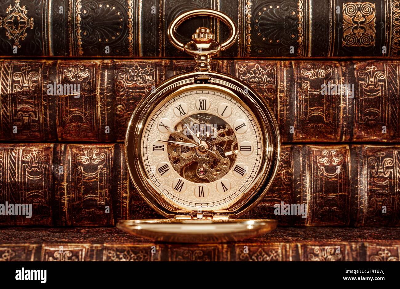 Antike Uhr Zifferblatt Nahaufnahme. Vintage Taschenuhr. Stockfoto