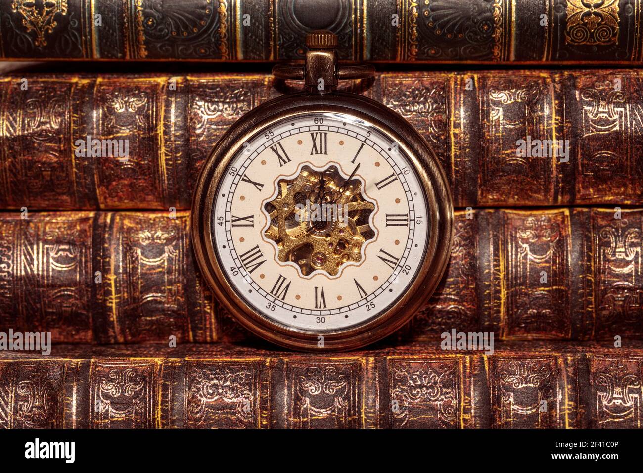 Antike Uhr Zifferblatt Nahaufnahme. Vintage Taschenuhr. Stockfoto