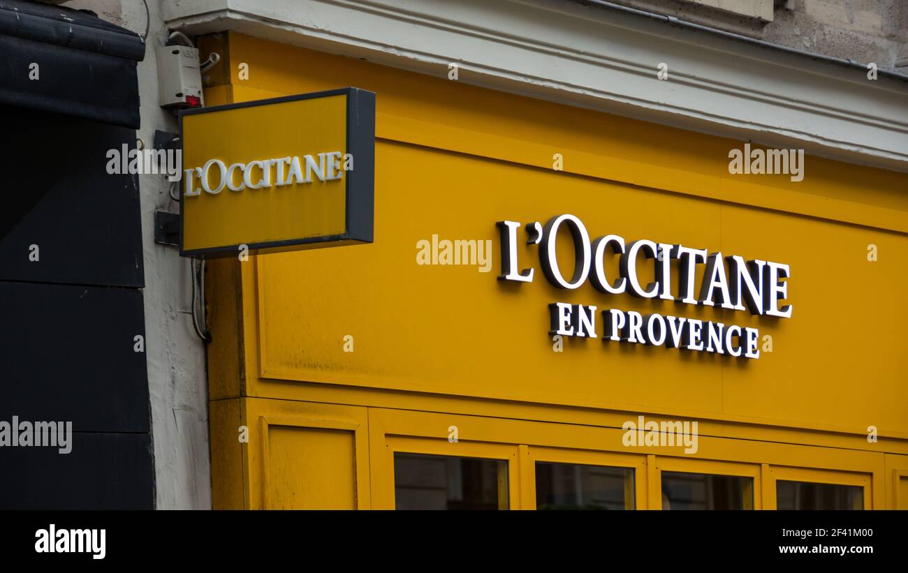 Fassade des Geschäfts 'L'Occitane en Provence' in der Rue de Rennes, Paris, Frankreich Stockfoto