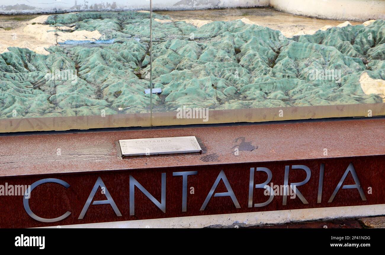 Reliefkarte von Kantabrien von Jose Torne Jimenez Plaza de las Brisas Piquio Santander Kantabrien Spanien Stockfoto