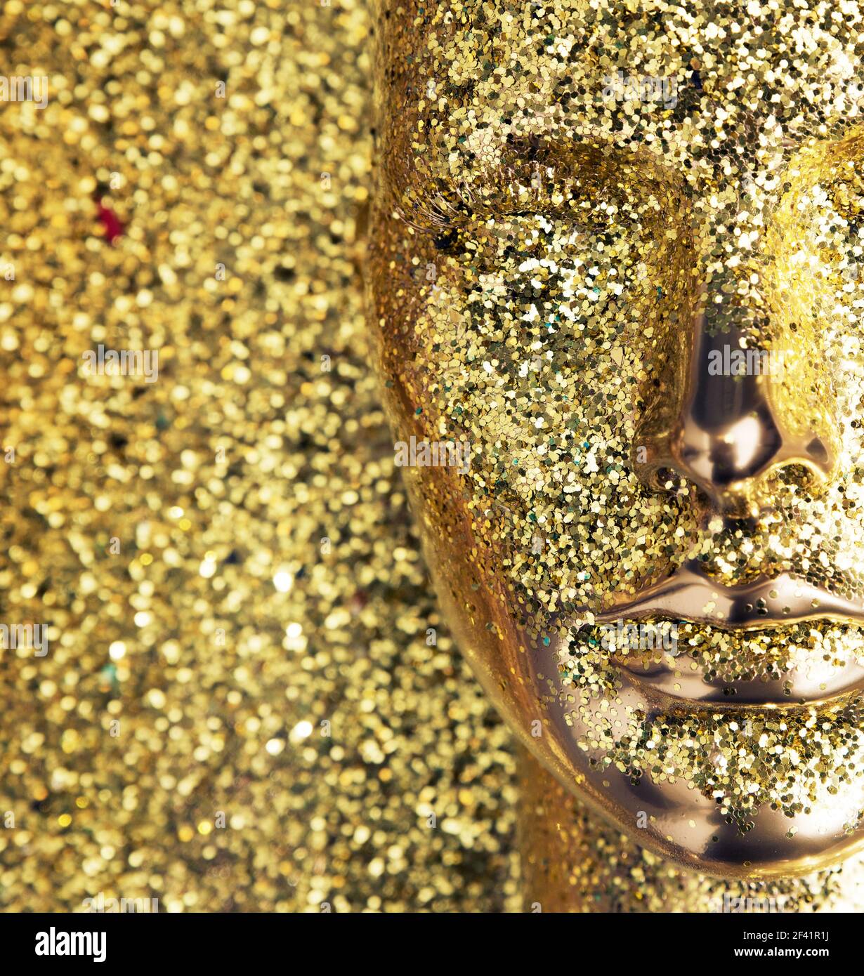 Glitzernde, goldenen Kopf einer Schaufensterpuppe Skulptur Stockfoto