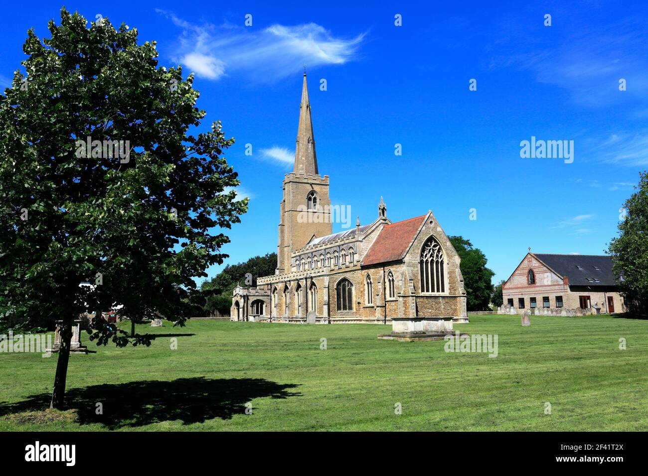 Sommeransicht über St. Wendredas Kirche, March Town, Cambridgeshire, England, Großbritannien Stockfoto
