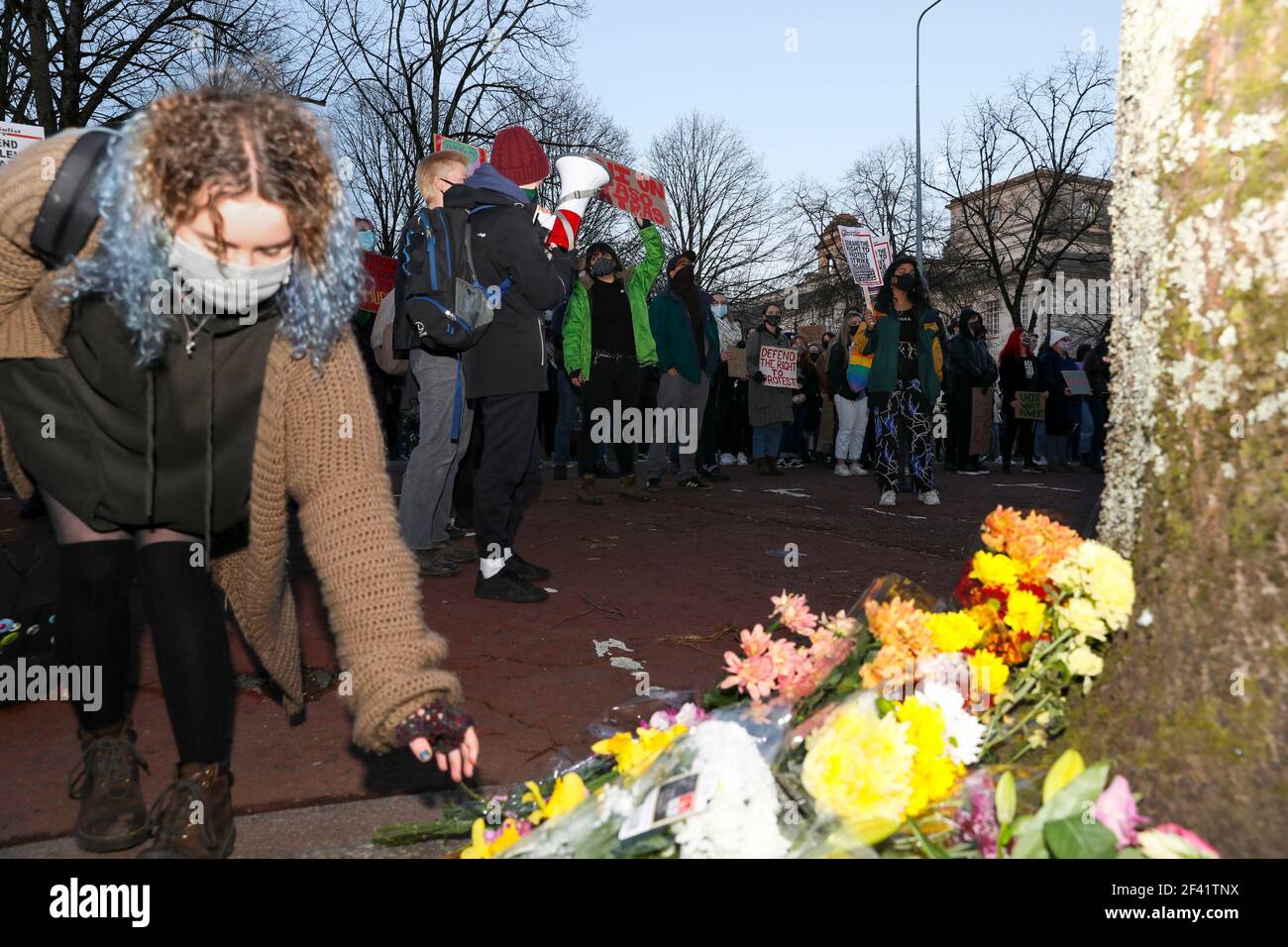 CARDIFF, WALES. MÄRZ 17 2021. Fordern Sie diese Straßen Protest vor Cardiff Central Polizeistation zurück. Stockfoto