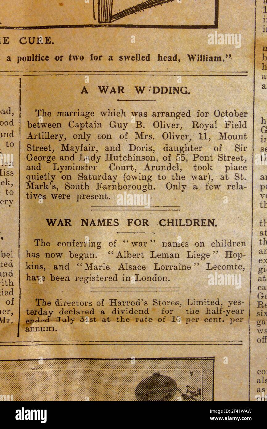Frühe Heirat bekannt gegeben und Kriegsnamen an Babys gegeben, 'The Daily Graphic' Kriegszeitschrift (12. August 1914), Nachbildungen von Erinnerungsstücken aus der Zeit des Ersten Weltkriegs. Stockfoto