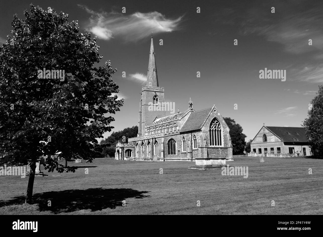 Sommeransicht über St. Wendredas Kirche, March Town, Cambridgeshire, England, Großbritannien Stockfoto