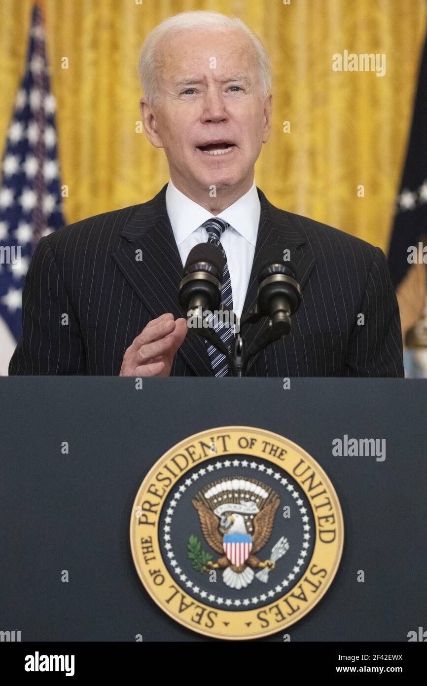 Washington, Usa. März 2021, 18th. US-Präsident Joe Biden hält am 18. März 2021 im Ostsaal des Weißen Hauses in Washington, DC, Bemerkungen zum Stand der COVID-19-Impfungen. Die Vereinigten Staaten haben mehr als 100 Millionen verabreichte Impfstoffdosen COVID-19 erhalten. Foto von Michael Reynolds/UPI Kredit: UPI/Alamy Live Nachrichten Stockfoto