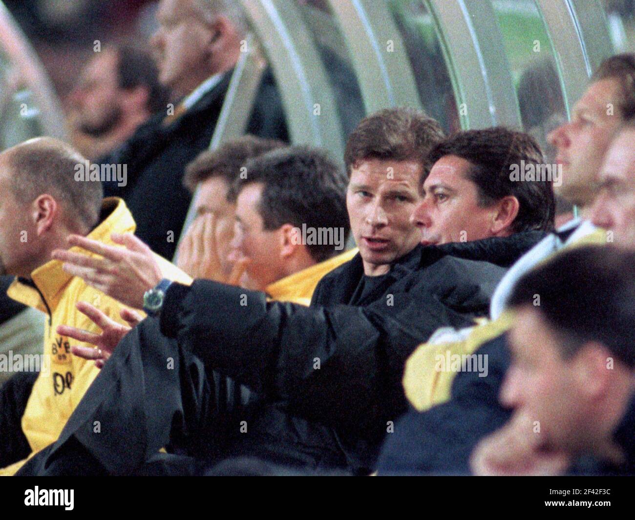 Dortmund, Deutschland 27,2.2000, Fußball: Bundesliga-Saison 1999/2000, Borussia Dortmund (BVB) gegen TSV 1860 München (TSV) 1:1 - Stefan REUTER und Teamchef Bernd KRAUSS (BVB) Stockfoto