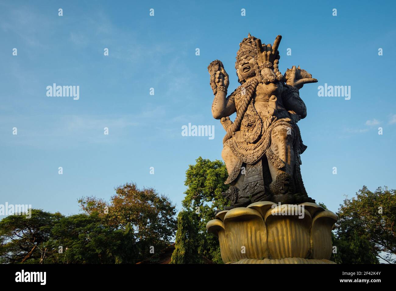 Patung Catur Muka Statue bei Sonnenuntergang in Denpasar City, Bali, Indonesien. Stockfoto