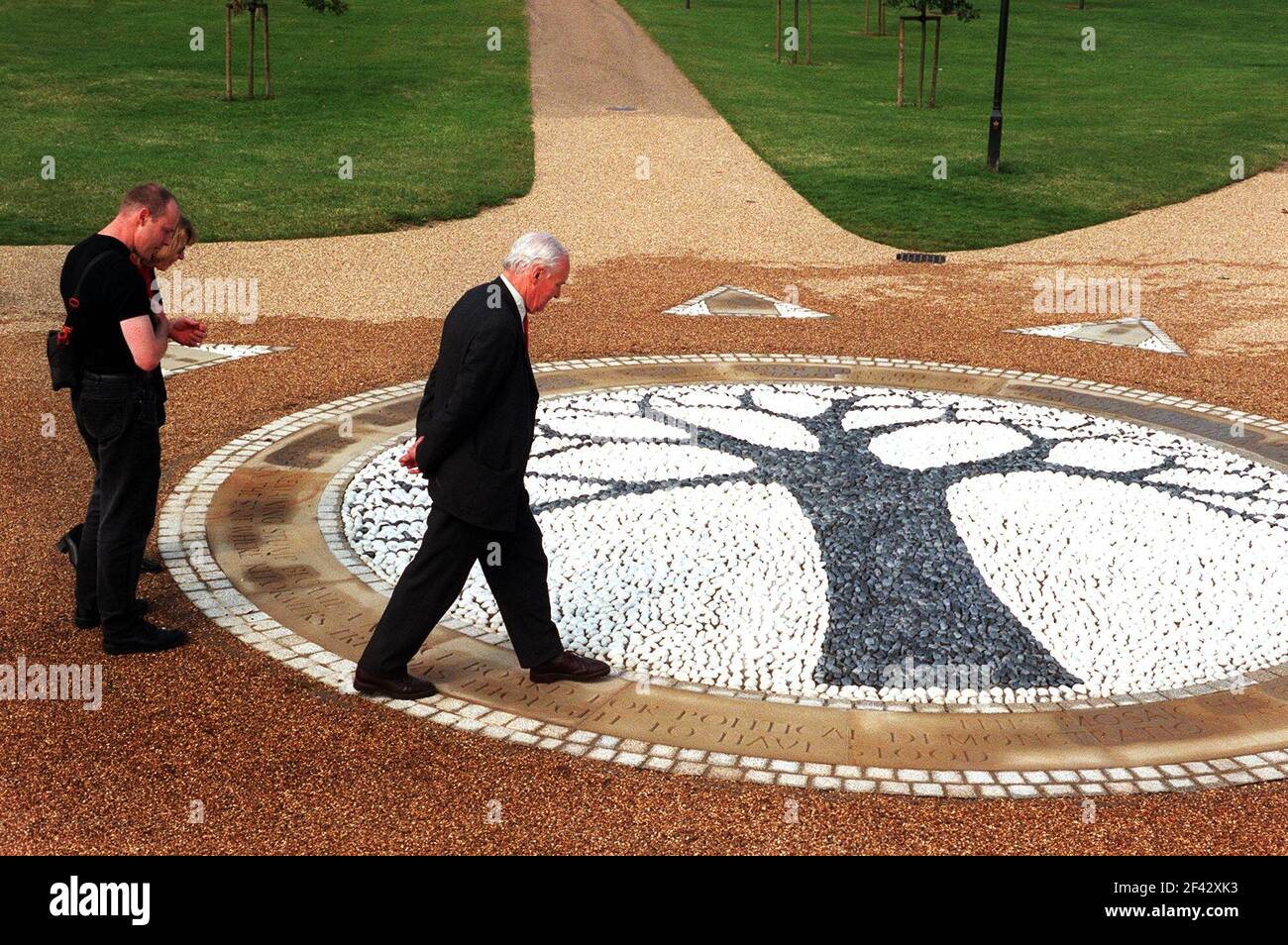 Mosaik enthüllt von Tony Benn Juli 2000to markieren den Ort Des Reformers Tree im Hyde Park Stockfoto