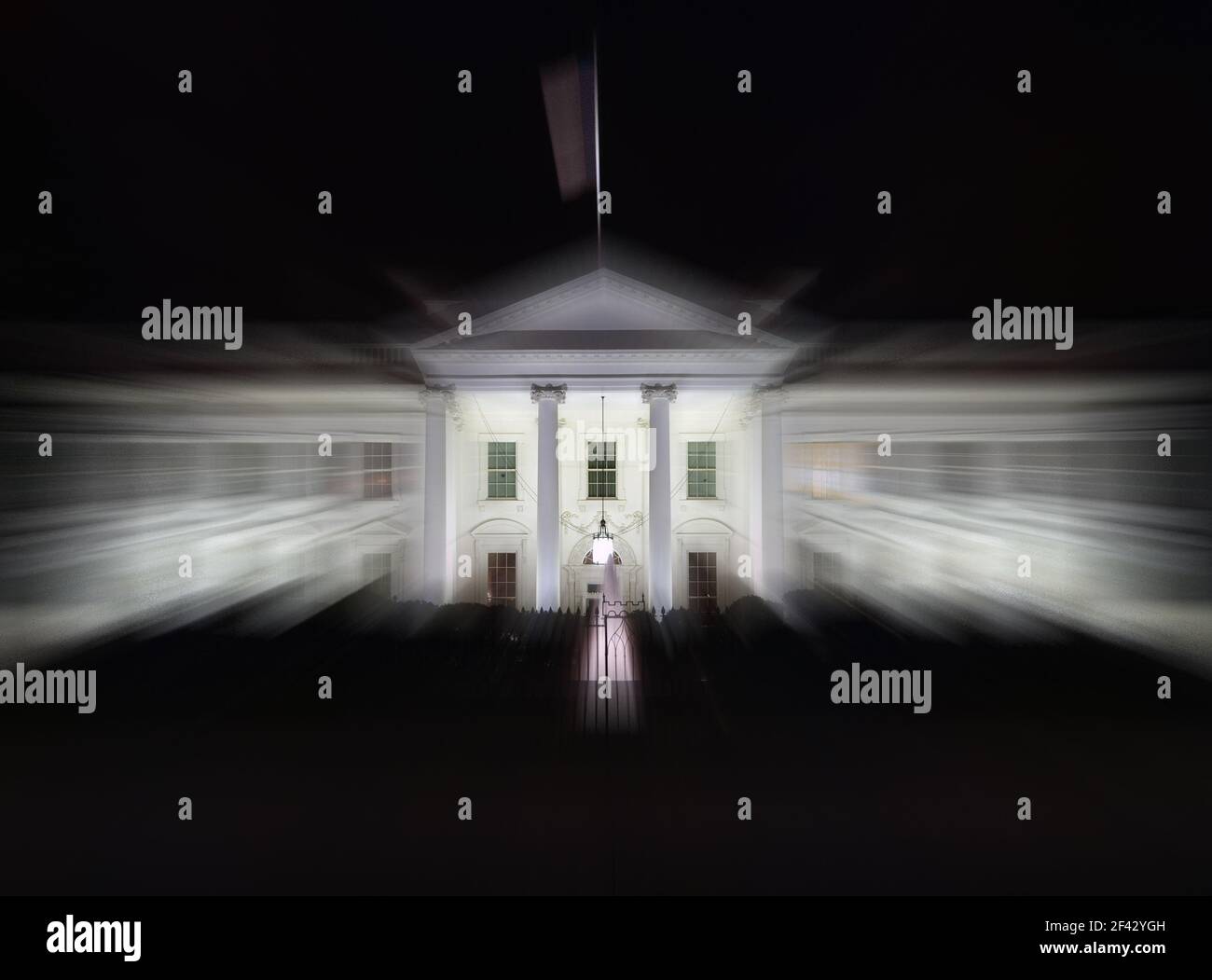 Nachtansicht des Weißen Hauses in Washington DC mit Bewegungsunschärfe. Stockfoto