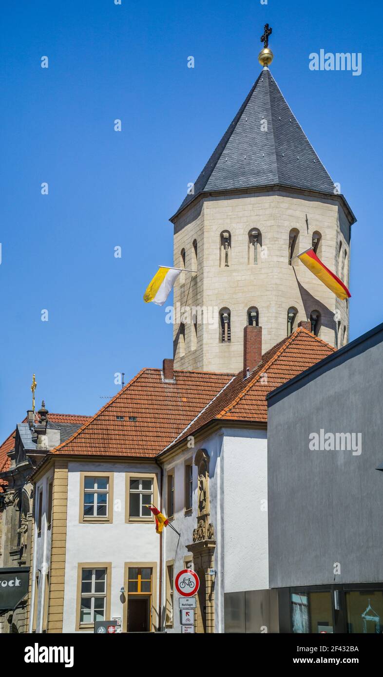 Der achteckige Turm der Gaukirche St. Ulrich in Paderborn, Nordrhein-Westfalen, Deutschland Stockfoto