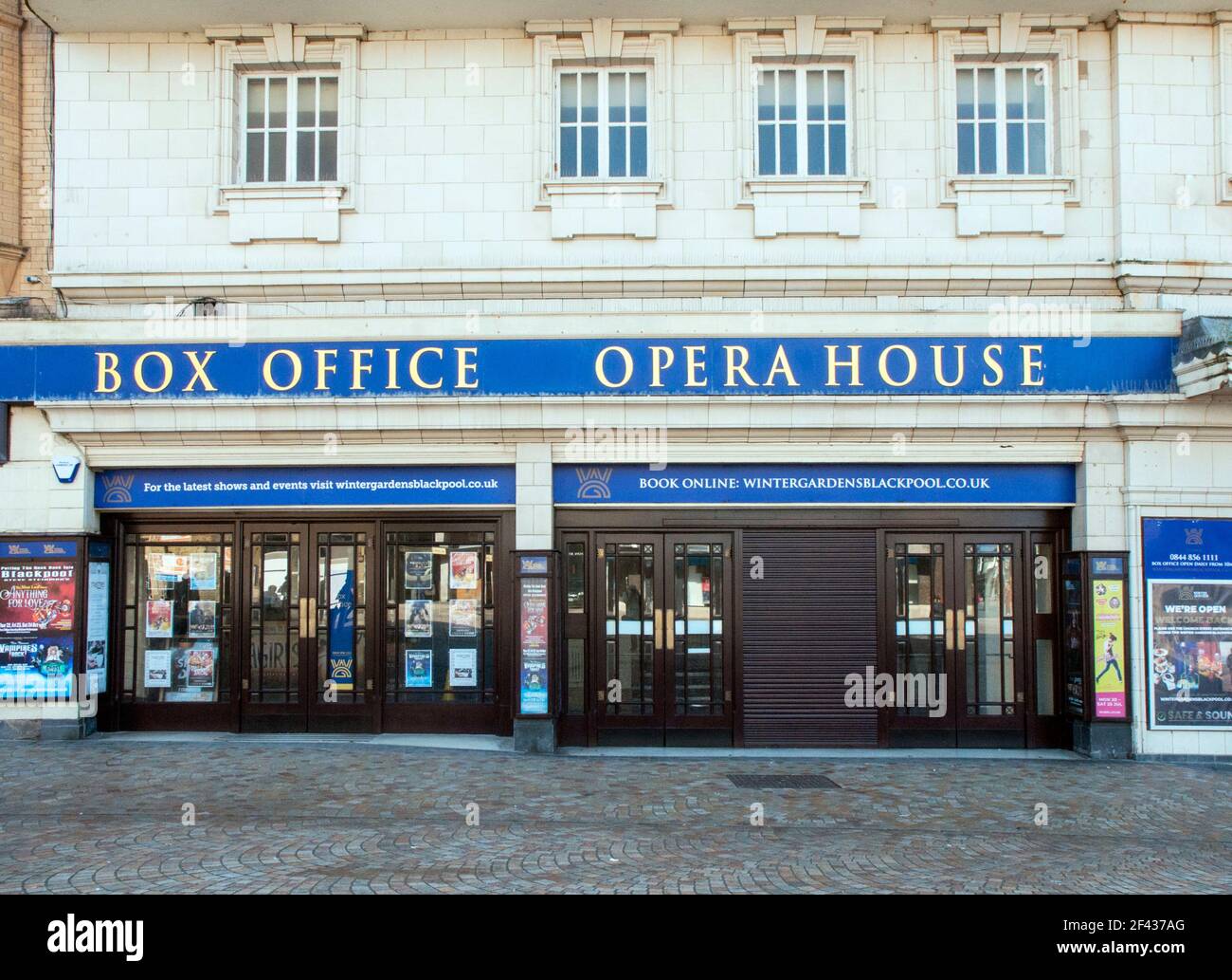 Eintritt zur Box Offfice und zum Opernhaus DER KLASSE A 2 Denkmalgeschütztes Theater im Winter Gardens Complex St. Johns Square Blackpool Lancashire England Großbritannien Stockfoto