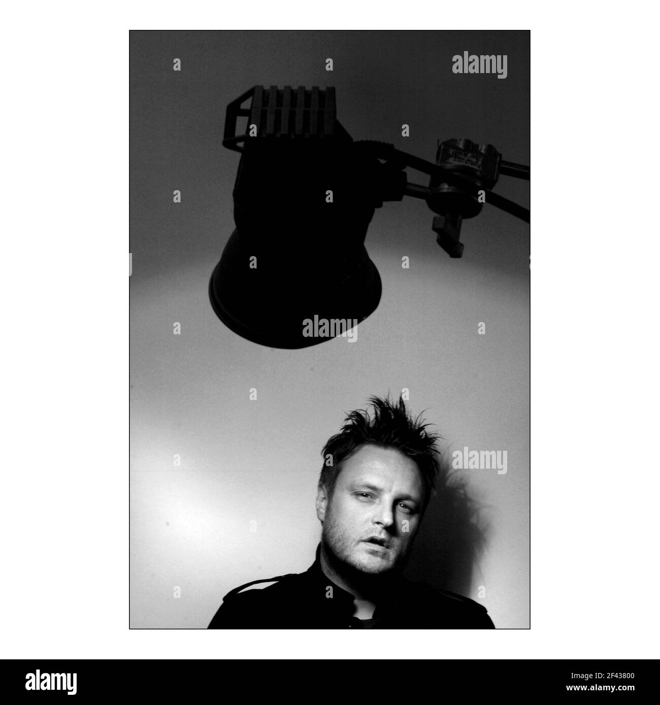 RANKIN der Fotograf in den Büros von Dazed und verwirrt In London.pic David Sandison 5/4/2004 Stockfoto