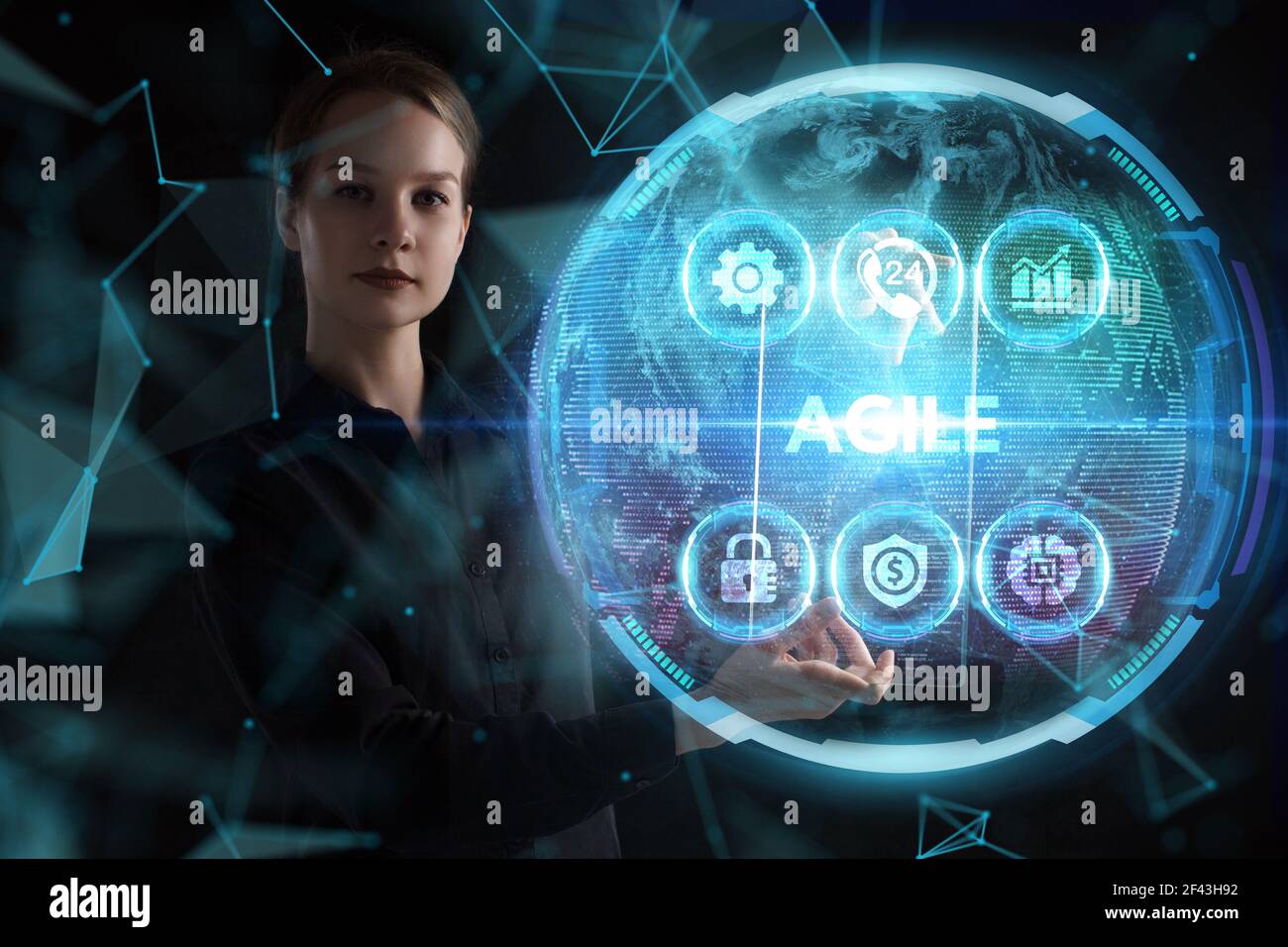 Business, Technologie, Internet und Netzwerkkonzept. Junger Geschäftsmann denkt über die Schritte für erfolgreiches Wachstum nach: Agil Stockfoto