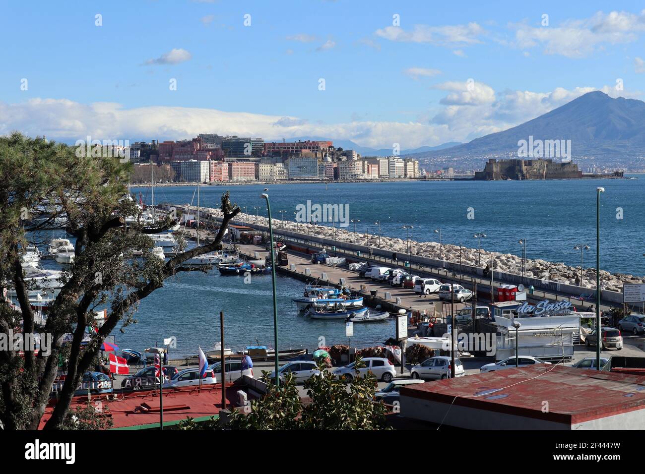 Neapel – Panorama del porto di Mergellina dalla Chiesa di Santa Maria del Parto Stockfoto