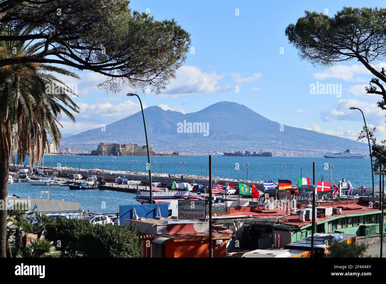 Napoli – Scorcio del Vesuvio dalla Chiesa di Santa Maria Del Parto Stockfoto
