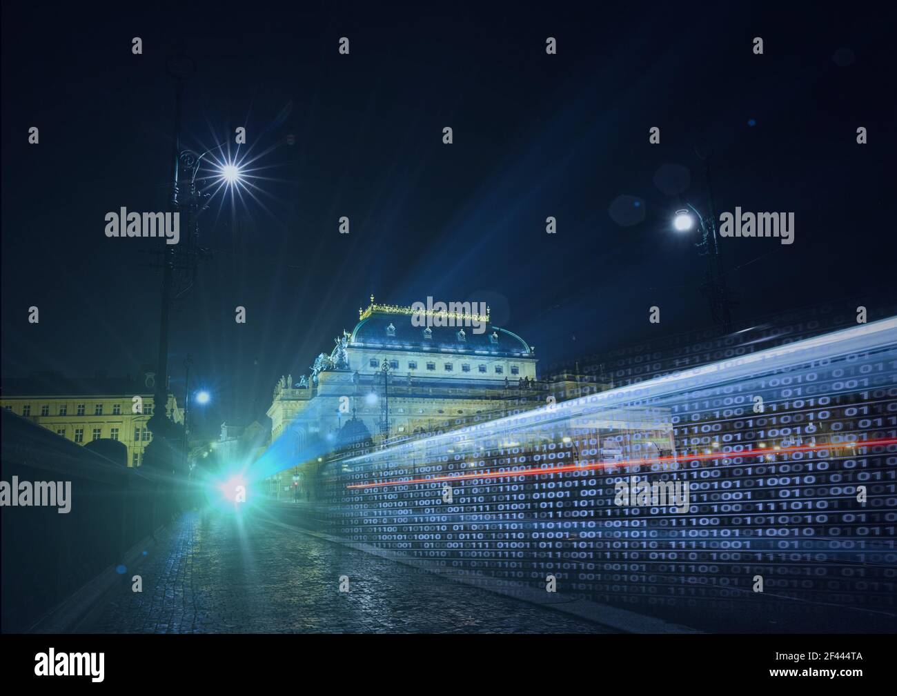 Zusammensetzung der binären Codierung über Stadtbild bei Nacht Stockfoto