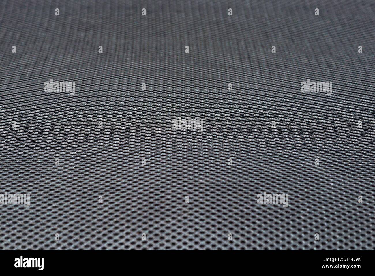 Schwarze synthetische Textil Möbel Polstergewebe. Hintergrund mit Löchern strukturiert Nahtloses Muster. Stockfoto