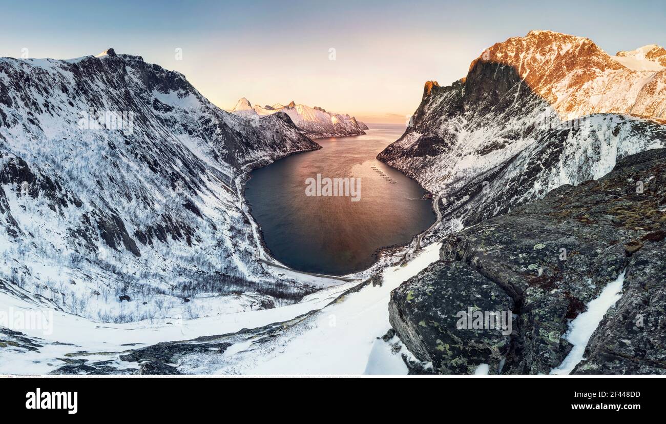 Geographie / Reisen, Norwegen, Senja, Fjord, Winter, Additional-Rights-Clearance-Info-Not-Available Stockfoto