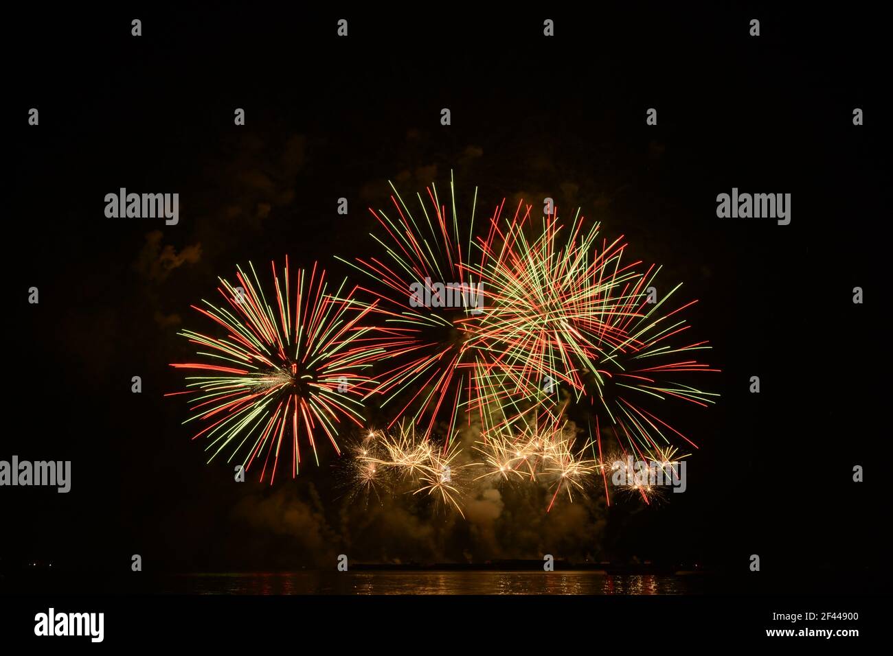 Farbenfrohes, spektakuläres Feuerwerk Stockfoto