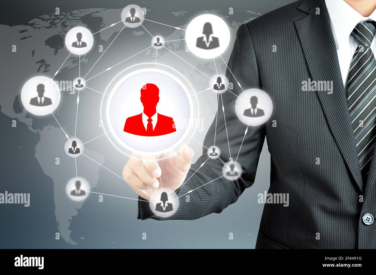 Hand zeigt auf Geschäftsmann Symbol in der Mitte, die miteinander als Netzwerk verbunden - HR, HRM, MLM, Teamwork & Leadership-Konzept Stockfoto