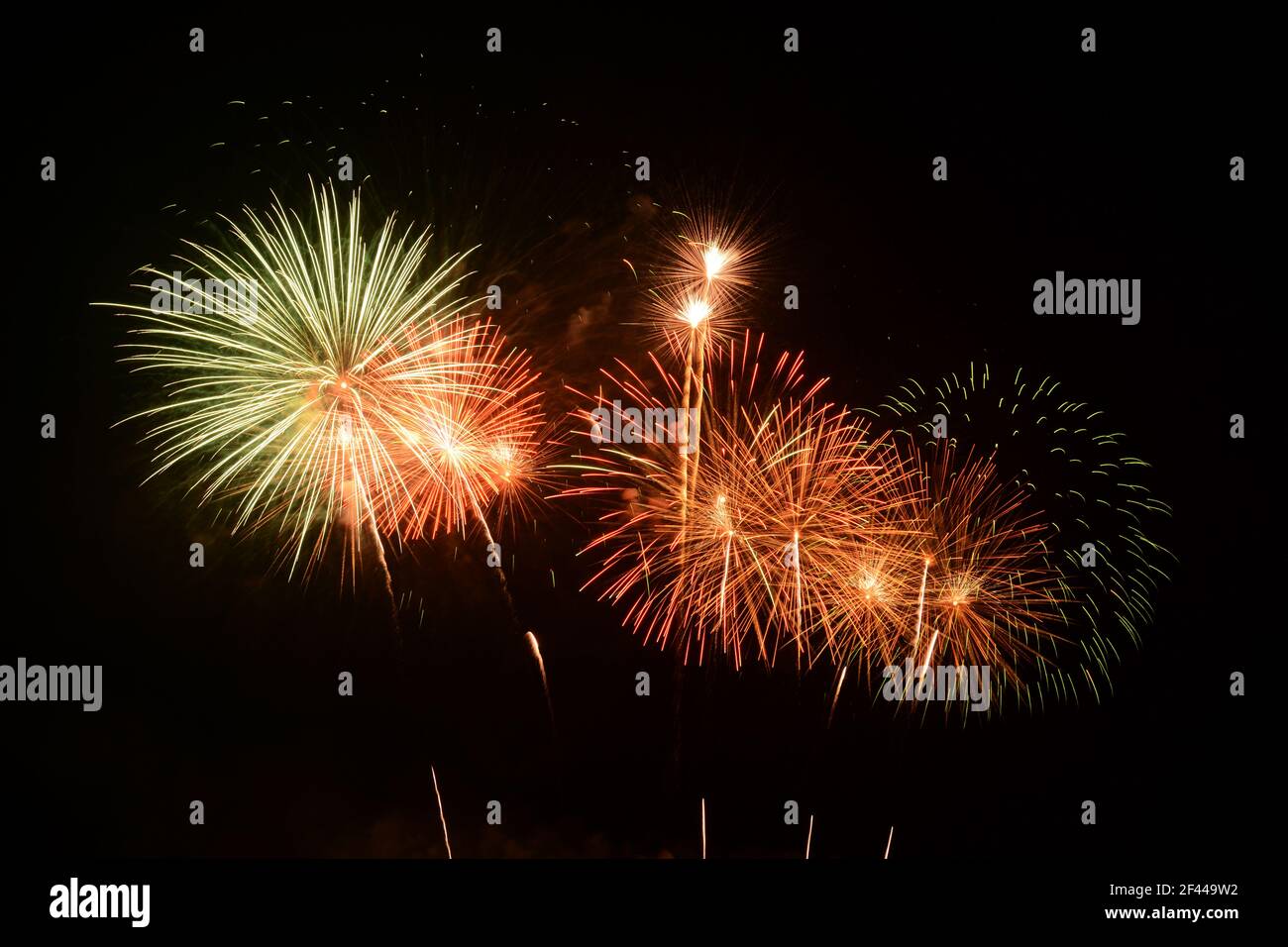 Farbenfrohe, prächtige Feuerwerke Stockfoto