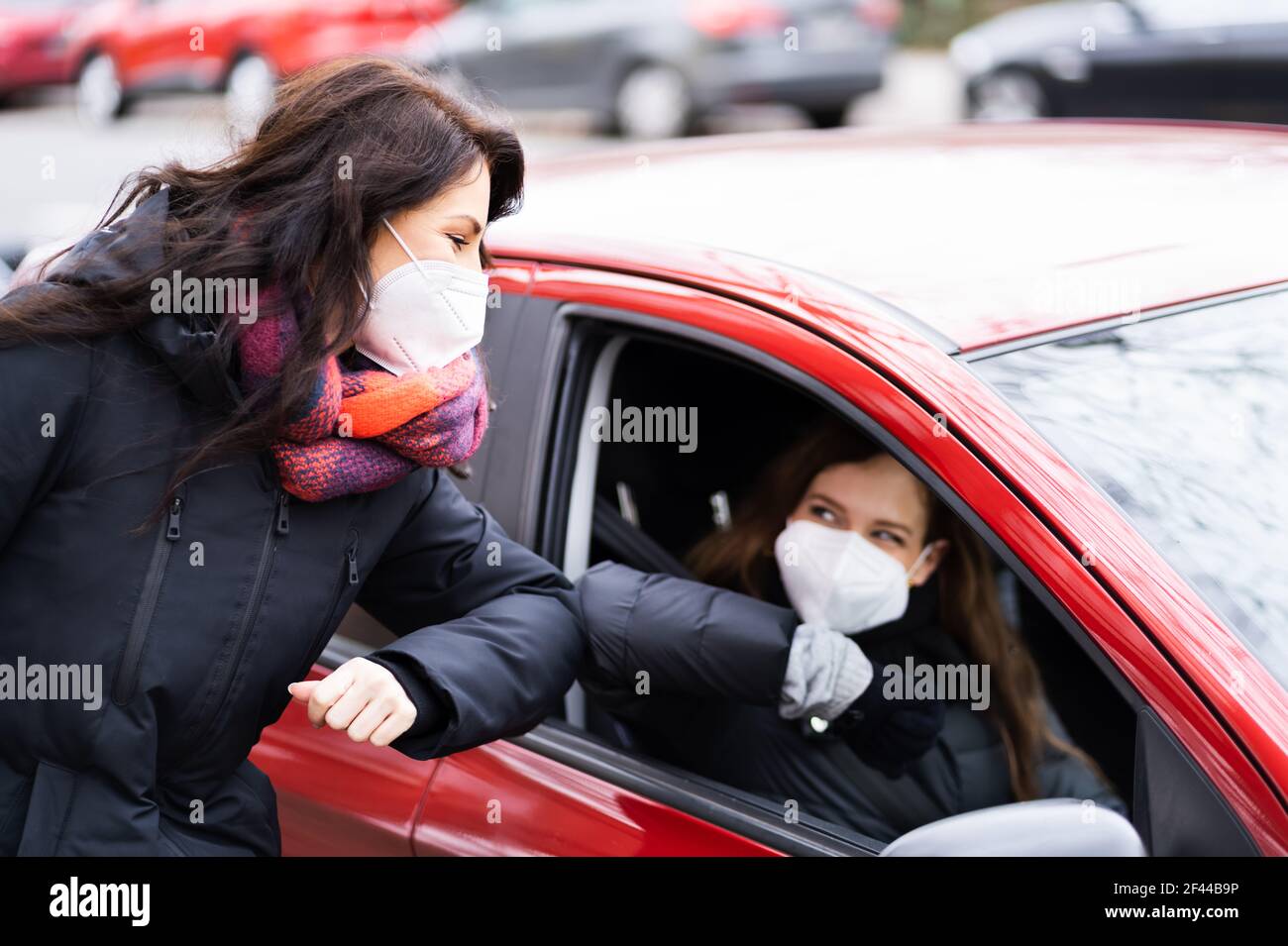 Carpool Ride Share Und Carpooling Service In Face Mask Stockfoto