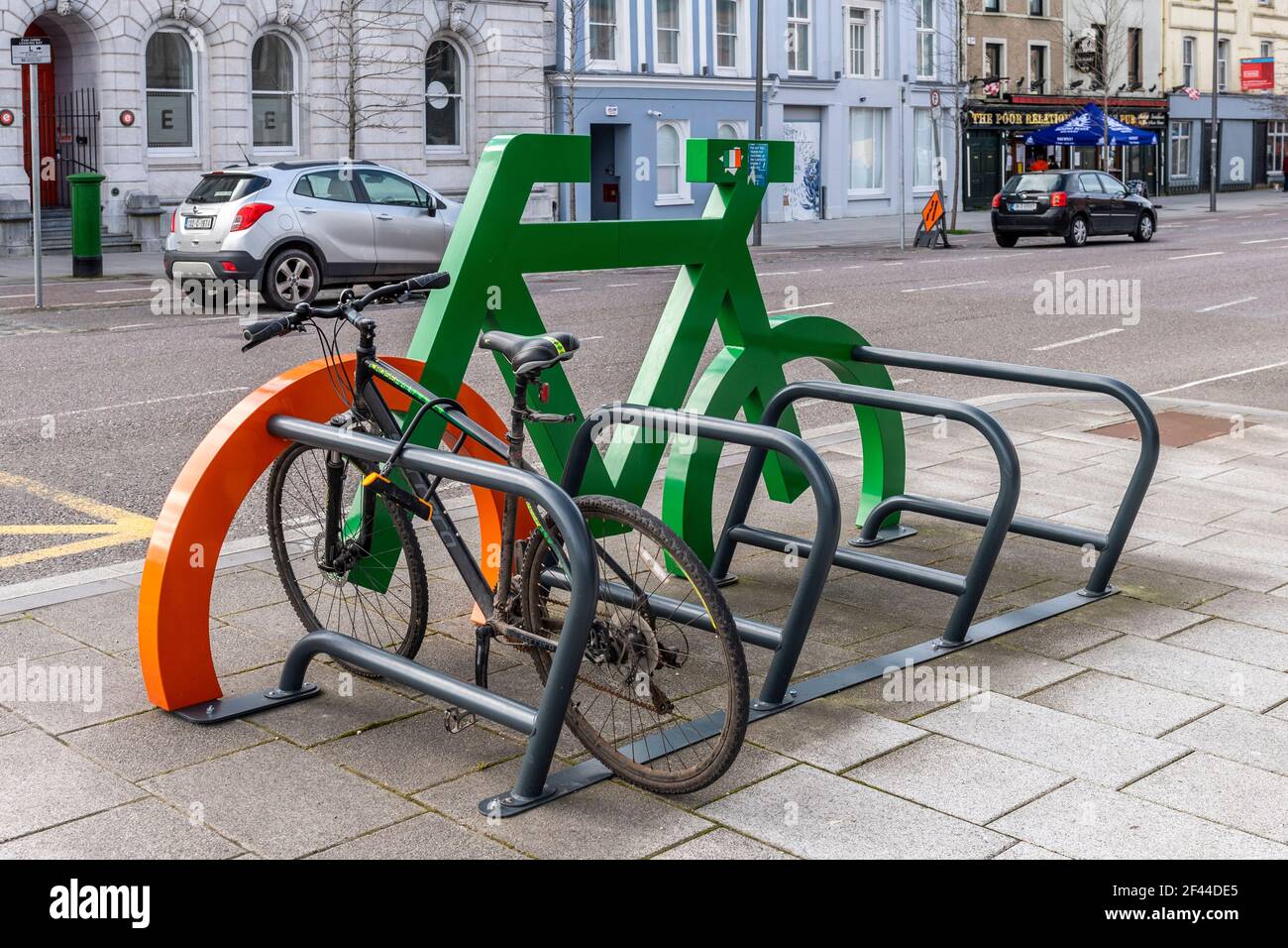 Fahrradständer in Form eines Fahrrads in Cork City Centre, Irland. Stockfoto