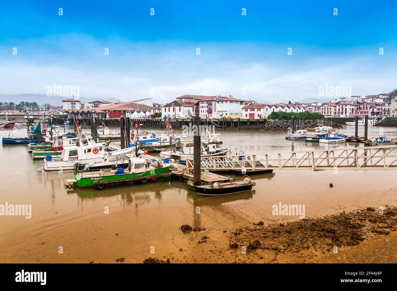 Hafen von Saint-Jean-de-luz im Baskenland, in Neu-Aquitanien, Frankreich Stockfoto