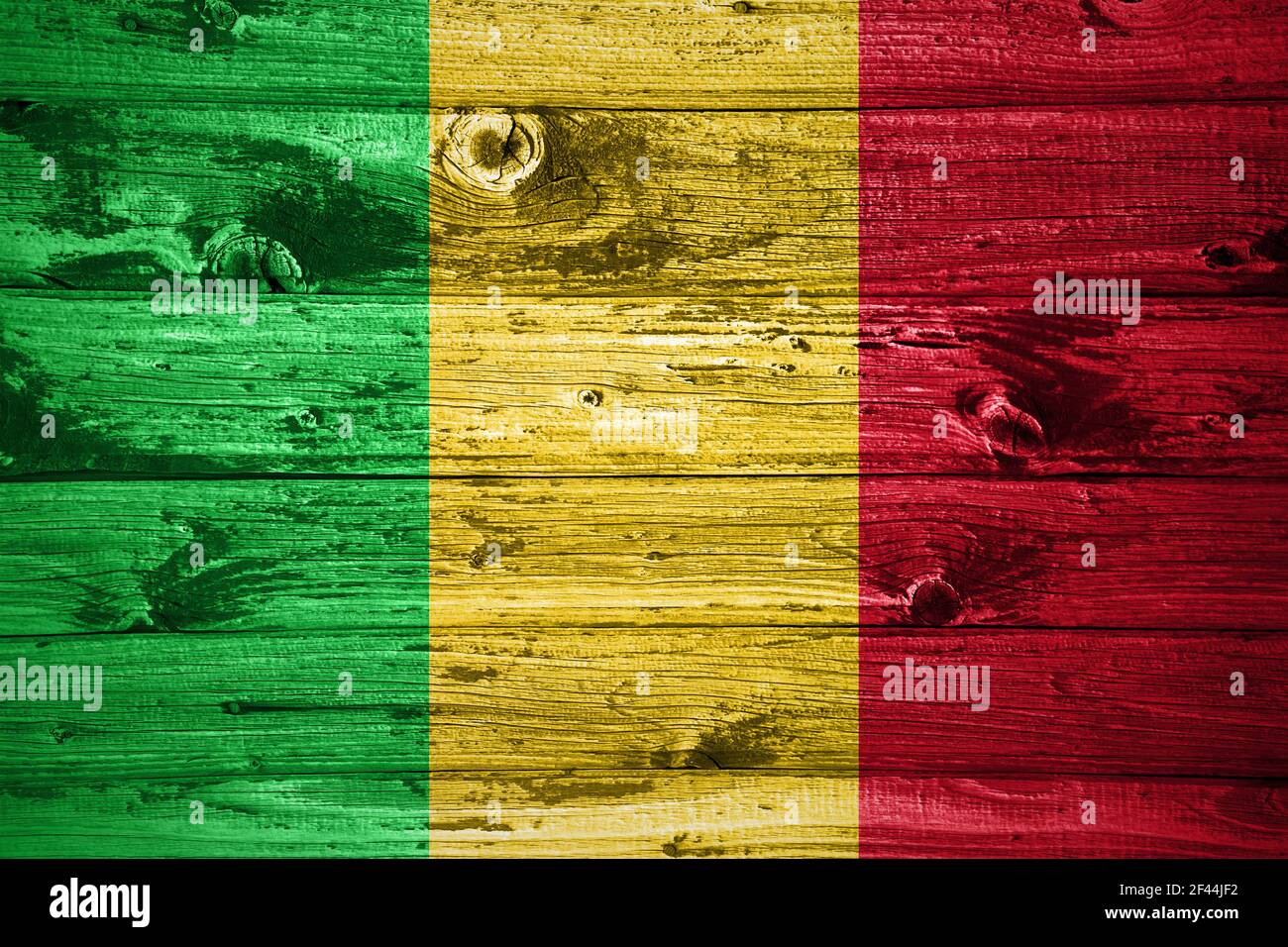 Mali Flagge auf Holzplanken Hintergrund Holz Flagge Stockfoto