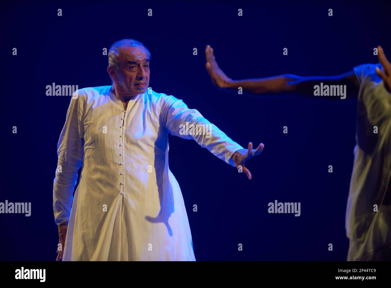 Astaad Deboo, Astad Deboo, indische Tänzerin, zeitgenössische indische Tänzerin, Choreografin, Pionier des modernen Tanzes, NCPA ADD ART Festival, NCPA, Bombay, Mumbai, Maharashtra, Indien, Asien Stockfoto