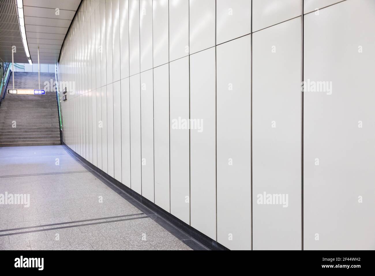 U-Bahn-Station in Wien. Bewegen Sie Menschen Stockfoto