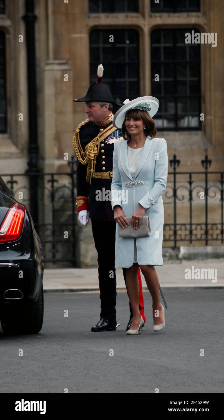29. April 2011. Westminster Abbey, London, England. Königlicher Hochzeitstag. Carole Middleton, Mutter von Kate Middleton, die vor der Ankunft in Westminster Abbey ankommt Stockfoto