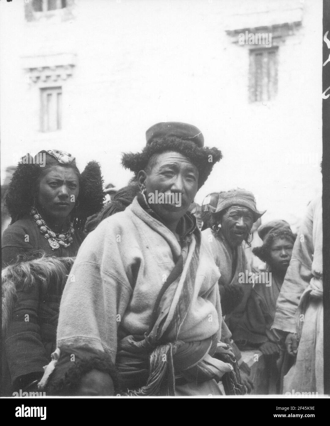 Indien. Kaschmir. Ladakh. Kloster von Hemis während eines buddhistischen Festivals. Im Kloster Ladakhi in Nationaltracht Stockfoto