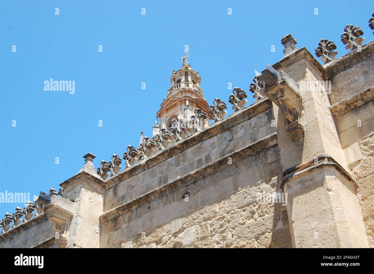 Moschee-Kathedrale von Córdoba (die Kathedrale unserer Lieben Frau von der Himmelfahrt). Islamische und gotische Architektur aus dem Jahr 785 n. Chr. Mezquita de Córdoba. Stockfoto
