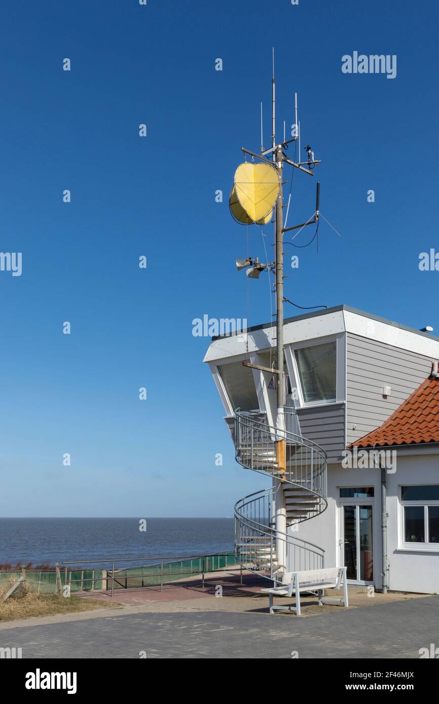 Rettungsschwimmerstation am Strand von Cuxhaven, Nebensaison Stockfoto