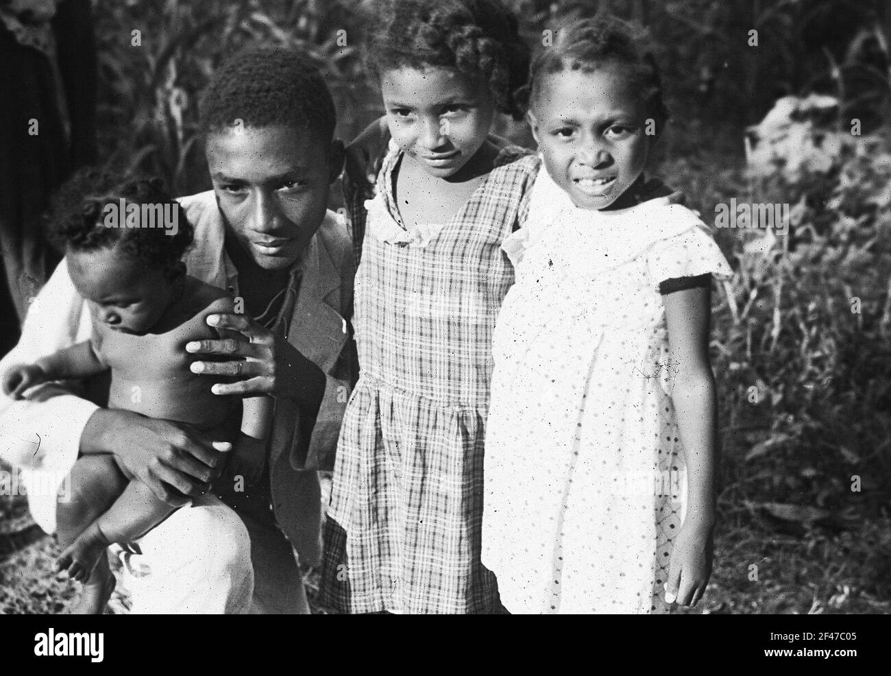 Reisefotos Karibik. Junger Mann mit Kleinkind und zwei Mädchen Stockfoto