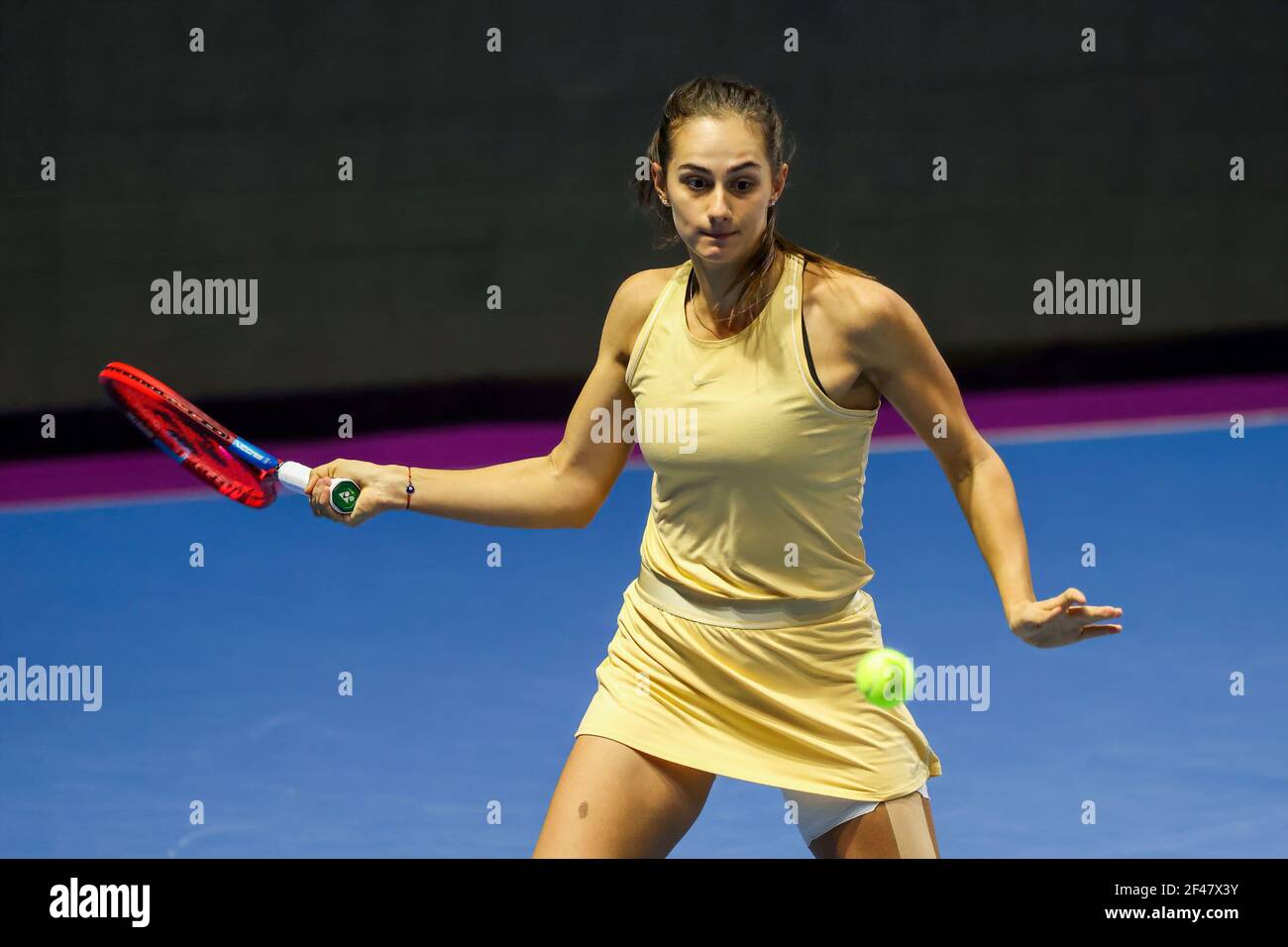 Anastasia Gasanova aus Russland spielt gegen Vera Zvonareva aus Russland während des St.Petersburg Ladies Trophy 2021 Tennisturniers in der Sibur Arena. Endpartitur: (Vera Zvonareva 2-0 Anastasia Gasanova) (Foto: Maksim Konstantinov / SOPA Image/Sipa USA) Stockfoto