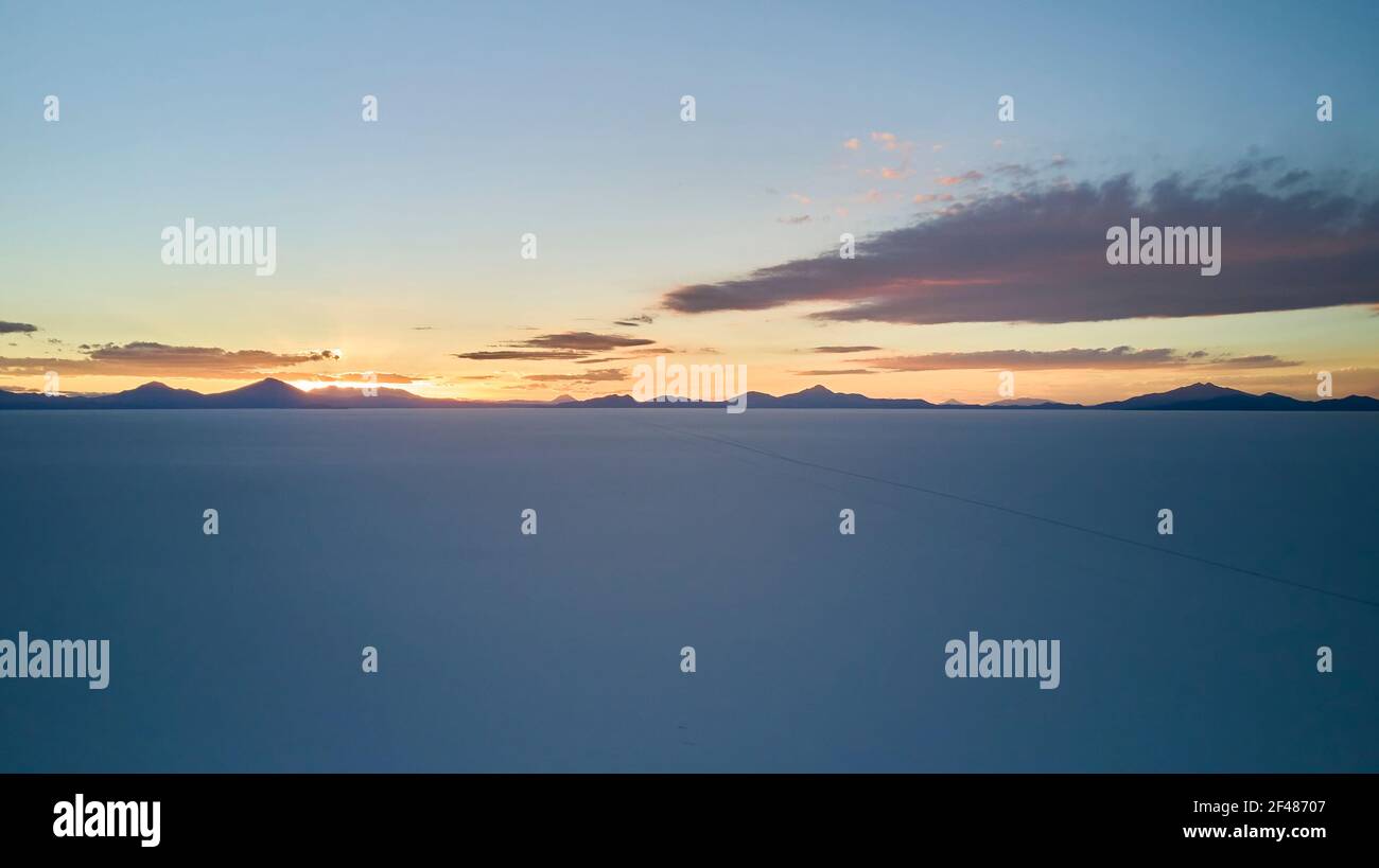 Luftaufnahme des Salar de Uyuni, Salar de Tunupa, der größten Salzebene der Welt, im altiplano Boliviens in den anden. Weltweit größte Lithiumquelle Stockfoto